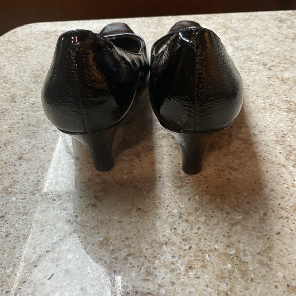 Aerosoles "Envy" Classic Pumps Kitten Black Patent Leather Heels Size 8M - Picture 4 of 7